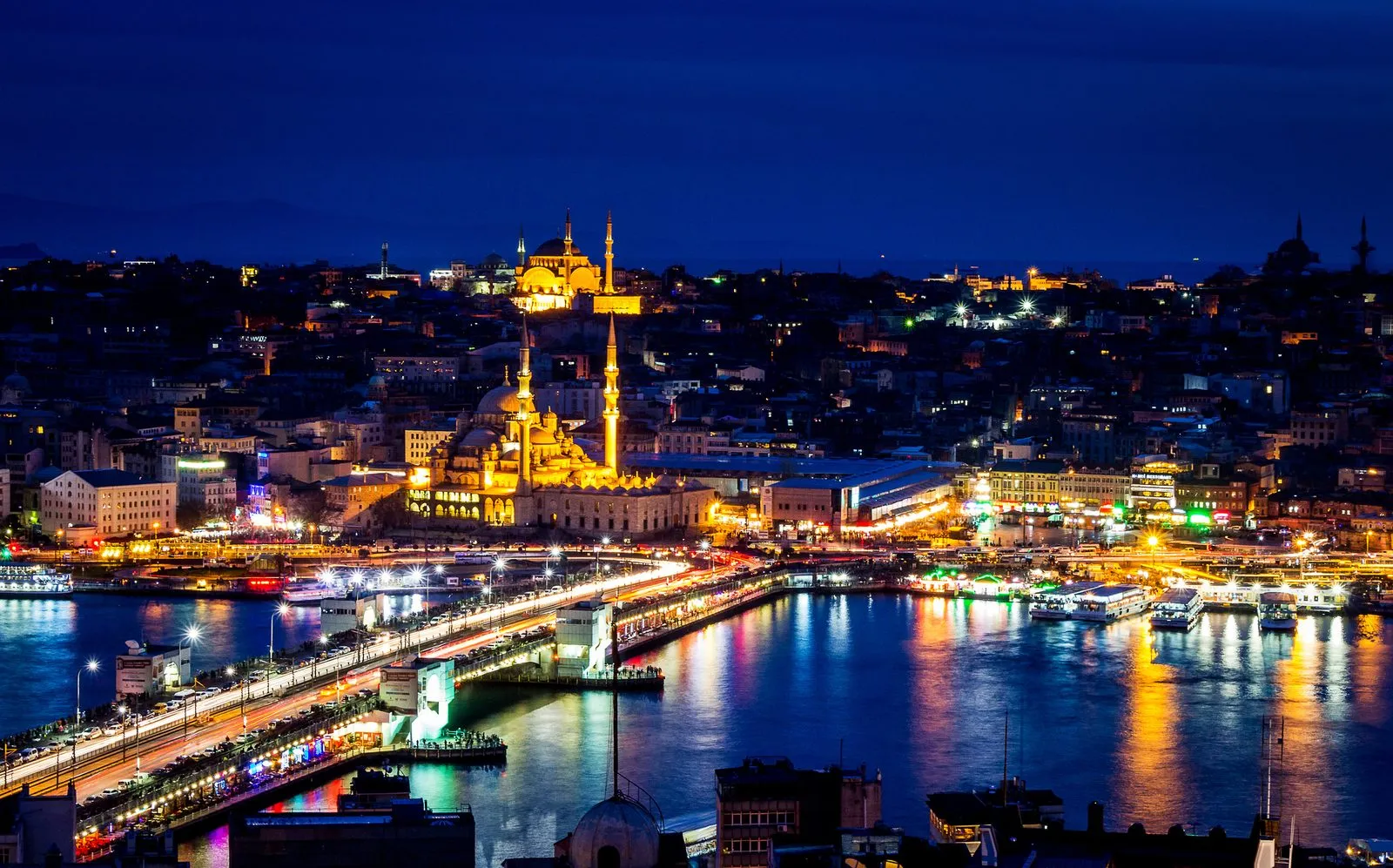 Picture of the Galata Bridge over the Golden Horn.
