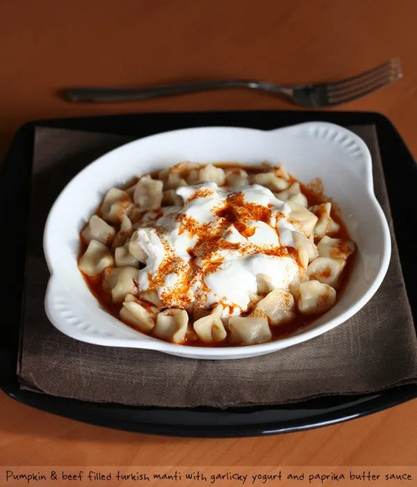 Picture of mantı, the Turkish ravioli.