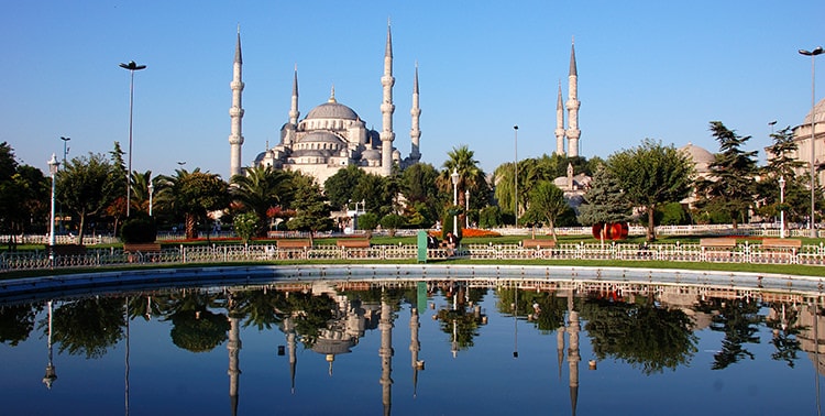 Image of the Blue Mosque or Sultanahmet Camii in Istanbul, Turkey 