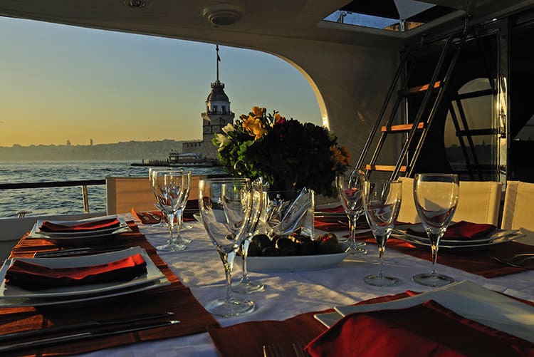 private yacht dinner istanbul